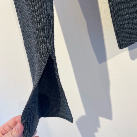 Gray Long Sleeve Turtleneck Knit Sweater - NWT - Size Small Crescent - Picture 3 of 4